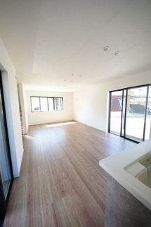 【居間・リビング】 | 【仲介手数料無料！！】府中市分梅町5丁目　新築戸建て（全2棟）1号棟　7299万円