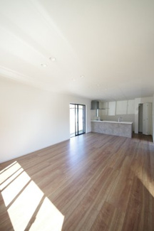 【居間・リビング】 | 【仲介手数料無料！！】府中市分梅町5丁目　新築戸建て（全2棟）1号棟　7299万円