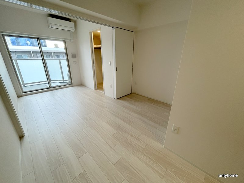 セレニテフラン谷町四丁目アリエ　仲介手数料無料の居間・リビング