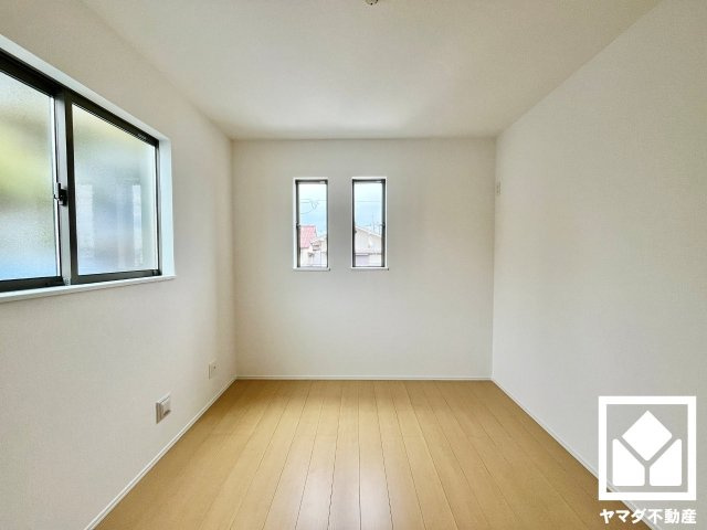 八幡市八幡長田の洋室