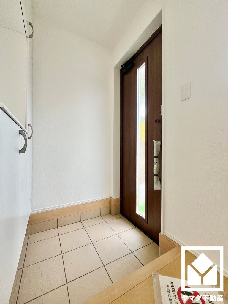 八幡市八幡長田の玄関