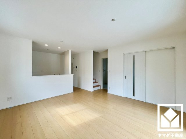 八幡市八幡長田の居間・リビング