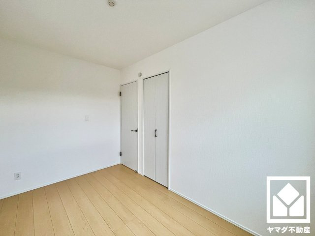 八幡市八幡長田の洋室