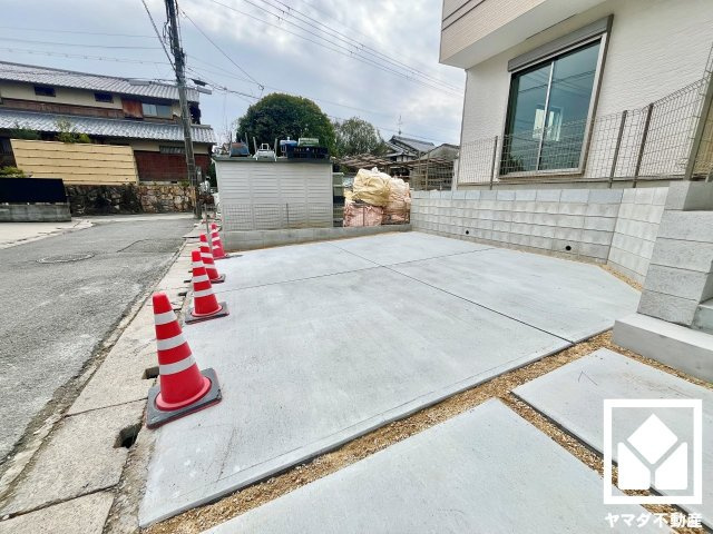 八幡市八幡長田の駐車場