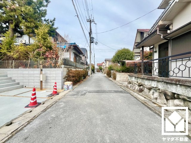 八幡市八幡長田の前面道路含む現地写真