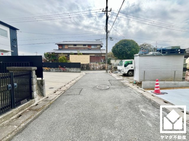 八幡市八幡長田の前面道路含む現地写真