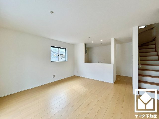 八幡市八幡長田の居間・リビング