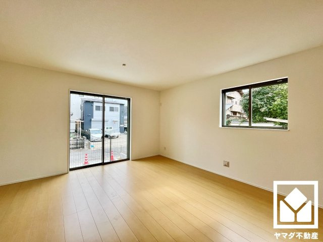 八幡市八幡長田の居間・リビング