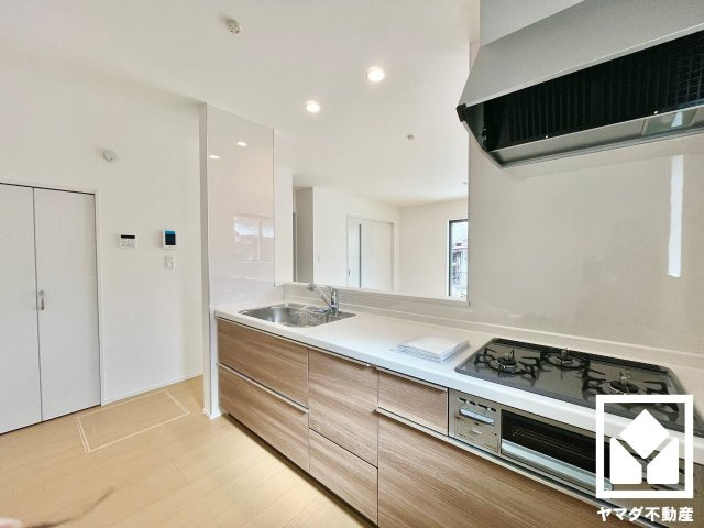 八幡市八幡長田のキッチン