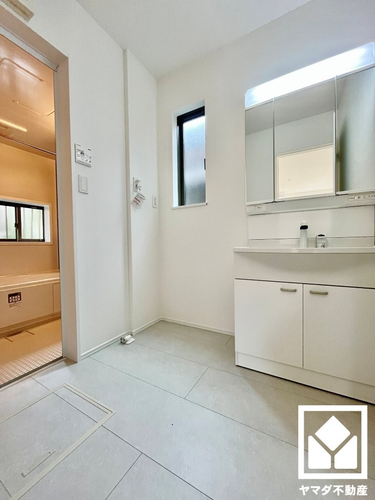 八幡市八幡長田の洗面所