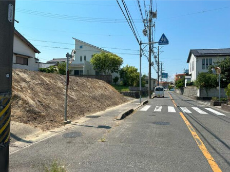 知多郡武豊町字天神前１丁目　売り土地の前面道路含む現地写真
