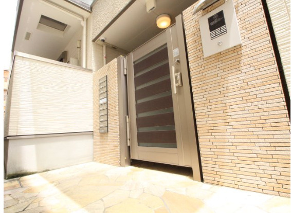 フジパレス⼭之内Ⅹ番館のエントランス