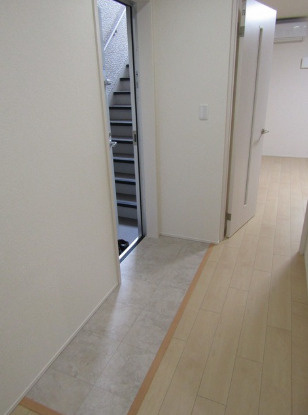 フジパレス⼭之内Ⅹ番館の玄関