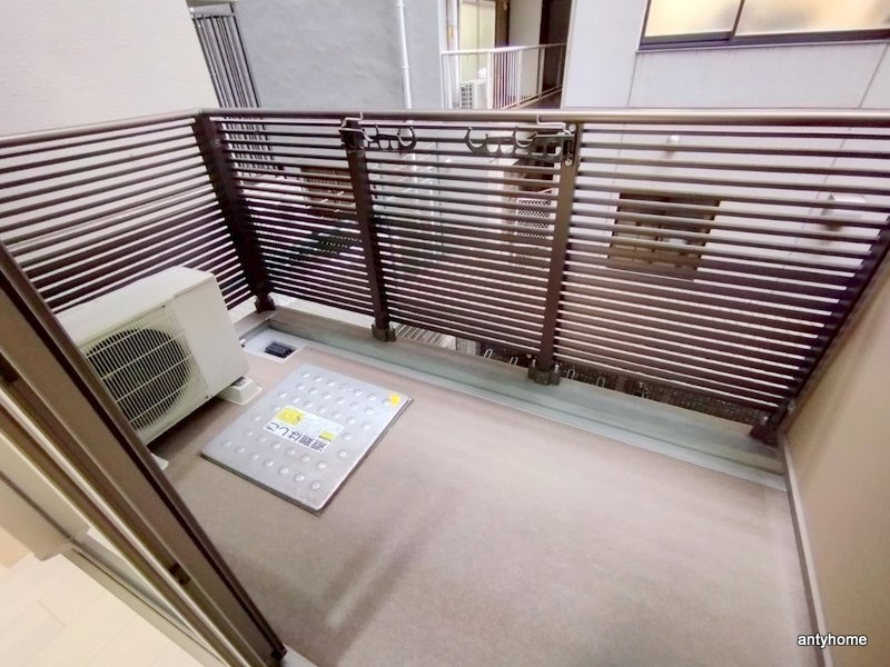 アーバンフラッツ心斎橋(旧La Douceur心斎橋)　仲介手数料無料のバルコニー