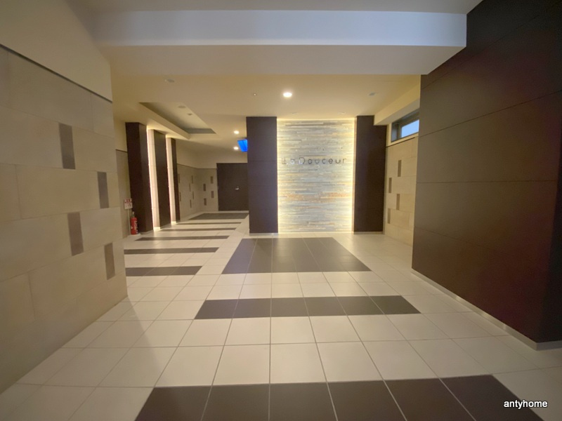 アーバンフラッツ心斎橋(旧La Douceur心斎橋)　仲介手数料無料のロビー