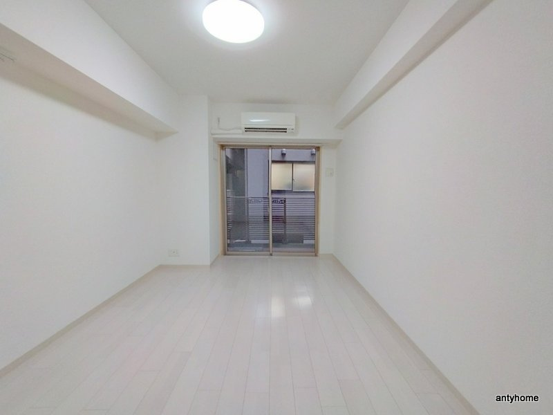 アーバンフラッツ心斎橋(旧La Douceur心斎橋)　仲介手数料無料の居間・リビング