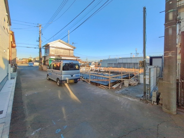 狭山市南入曽 新築戸建　リーブルガーデンの前面道路含む現地写真