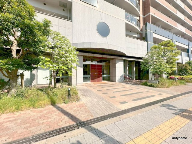 ロイヤルパークスなんば　仲介手数料無料のエントランス