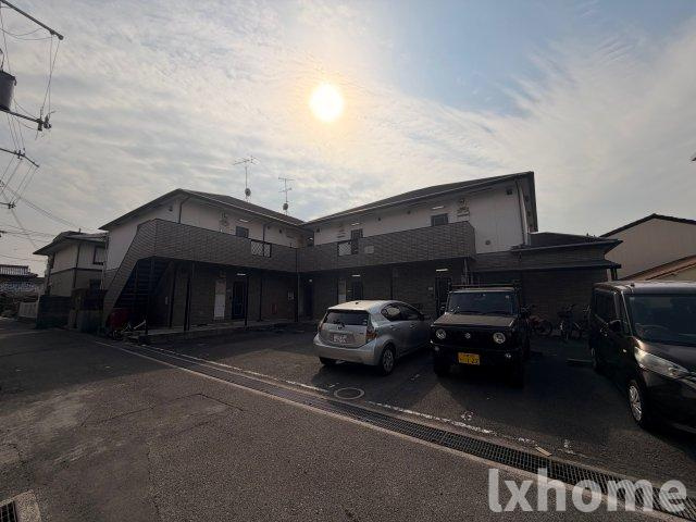 ファミーユ正雀の駐車場