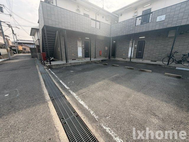 ファミーユ正雀の駐車場