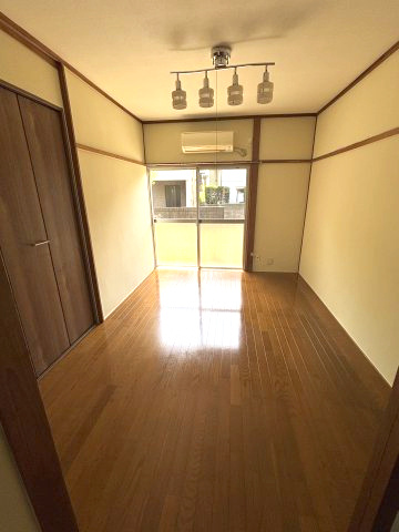 ハイツ栄連の居間・リビング