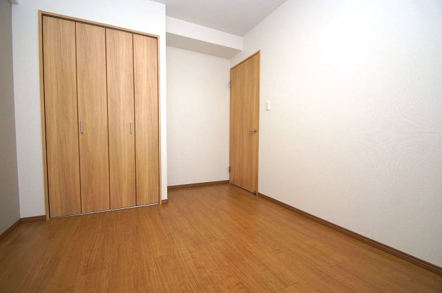 レスタージュ鳳の洋室