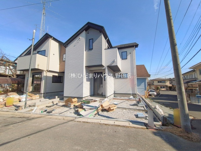 流山市東深井17期　新築戸建　2号棟の前面道路含む現地写真|2台分可能な駐車スペース（車種により異なります。）