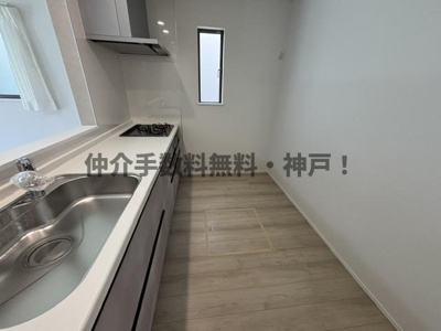 【キッチン】 | 神戸市垂水区本多聞6丁目　新築戸建B号棟　仲介手数料無料！ | きれいなキッチンです