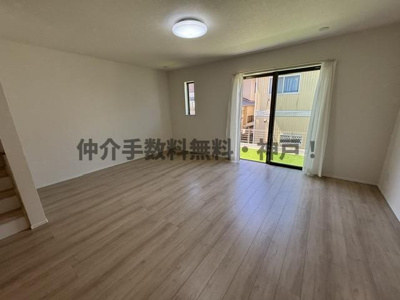 【居間・リビング】 | 神戸市垂水区本多聞6丁目　新築戸建B号棟　仲介手数料無料！ | ゆったり過ごせる居間です