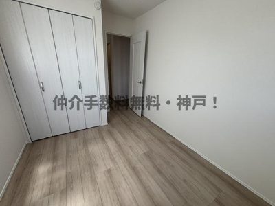 【洋室】 | 神戸市垂水区本多聞6丁目　新築戸建B号棟　仲介手数料無料！ | 落ち着いた色調の洋室です