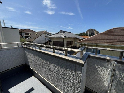 【バルコニー】 | 神戸市垂水区本多聞6丁目　新築戸建B号棟　仲介手数料無料！ | バルコニー付きです
