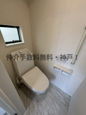 【トイレ】 | 神戸市垂水区本多聞6丁目　新築戸建B号棟　仲介手数料無料！ | 落ち着いたトイレです
