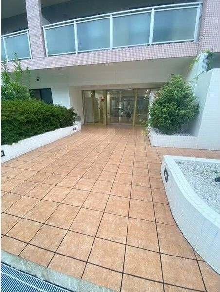 ロベリア弐番館のエントランス