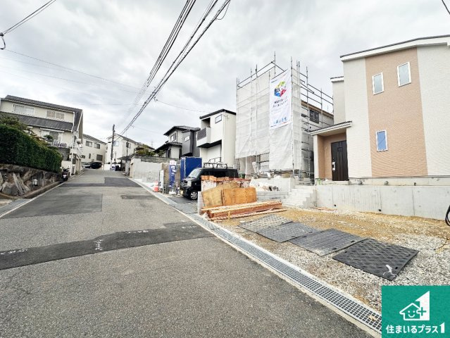 神戸市垂水区本多聞　新築一戸建ての前面道路含む現地写真|周辺は落ち着いた街並みの住宅地！子育てがしやすい住環境です！まだ未完成ですが、現地でしかわからない事もございます。是非一度ご覧ください。
