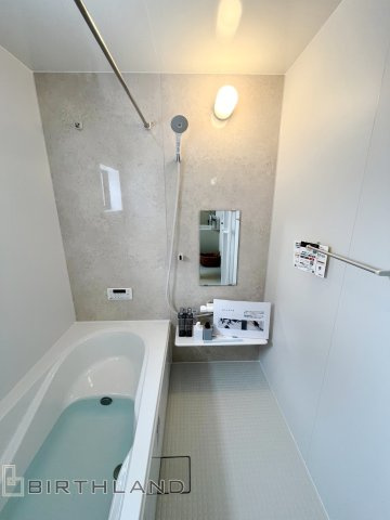 新築戸建・新築建売　福島市笹谷第12　笹谷小・信陵中の浴室|浴室乾燥機付きで小窓がついているので簡単に換気が可能です！洗濯物干しもできるので便利！