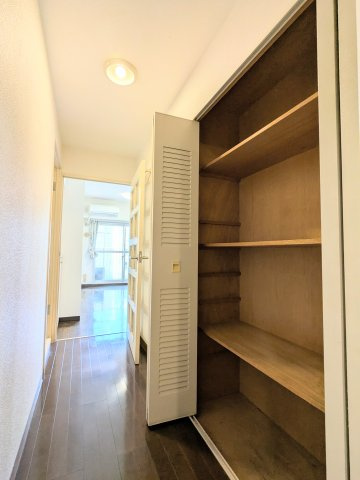 東大島ファミールハイツ1号棟の玄関|～収納付き玄関写真～