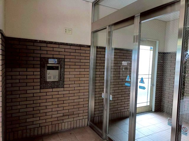 クレア大橋のその他共用部分|防犯も安心のオートロックエントランス！宅配ボックス付きで不在の時でも安心。