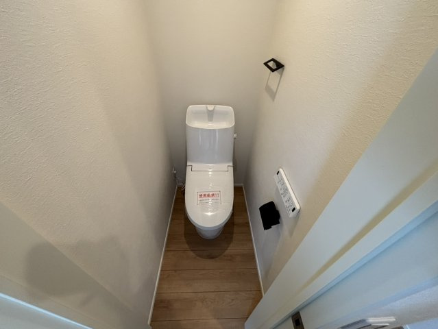 荒川区東尾久２丁目新築戸建のトイレ