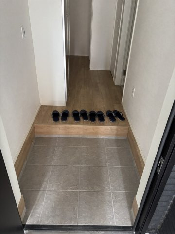 荒川区東尾久２丁目新築戸建の玄関