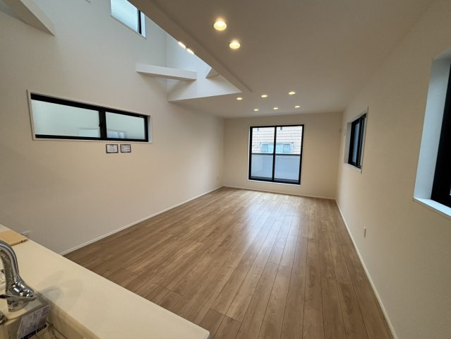 荒川区東尾久２丁目新築戸建の居間・リビング