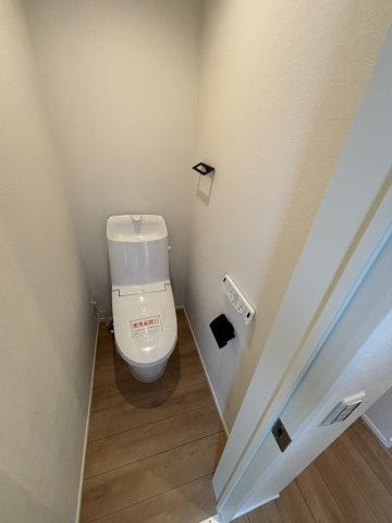 荒川区東尾久２丁目新築戸建のトイレ