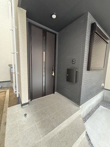 荒川区東尾久２丁目新築戸建の玄関