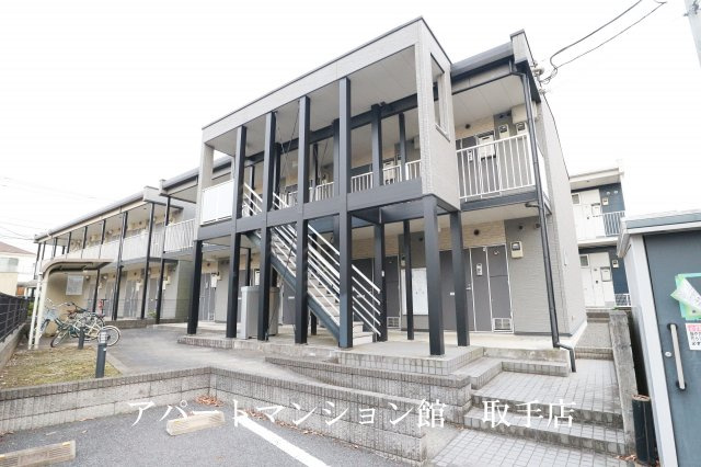 レオパレスシェソワⅣの外観