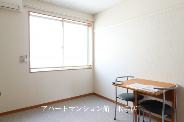 レオパレスエントピアホープの居間・リビング