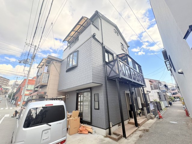 庄山町１丁目　中古戸建の前面道路含む現地写真