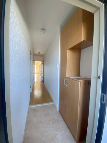 カルム伊丹緑ヶ丘の玄関|シューズボックスが備付け！玄関周りの靴も片付き、さわやかにご家族やゲストをお出迎え♪