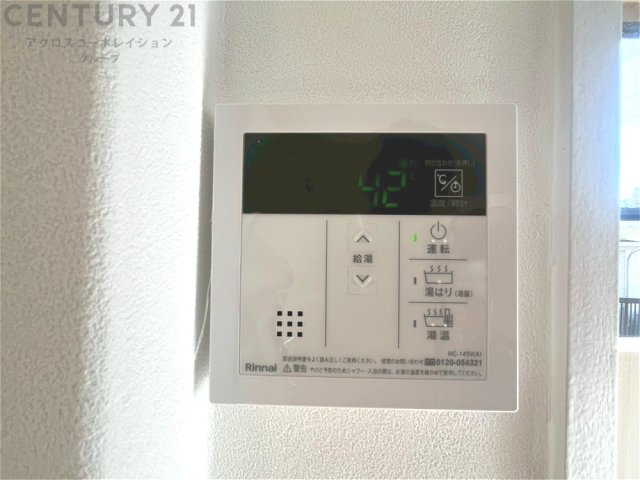 洗濯物の仕分け作業がしやすく、整理整頓が容易になります。洗濯音や湿気を他の部屋に持ち込まず、生活環境を快適に保ちます。上部を活用すれば収納スペースを確保でき洗剤や洗濯用品の整理もしやすくなります。