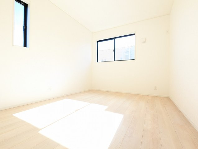 高萩市高浜町　第2の洋室|お子様の成長にも対応でき窓の位置が高いので子供部屋に適しています。マイホームだからこその喜び。