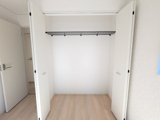 高萩市高浜町　第2の収納|クローゼット内にキャストなどを置いていただき、スペースの有効活用を！