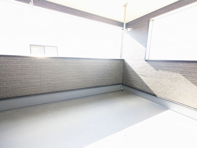 高萩市高浜町　第2のバルコニー|ルーフバルコニーで家族全員の洗濯物の干せちゃいます！屋根付きで急な雨でも安心！